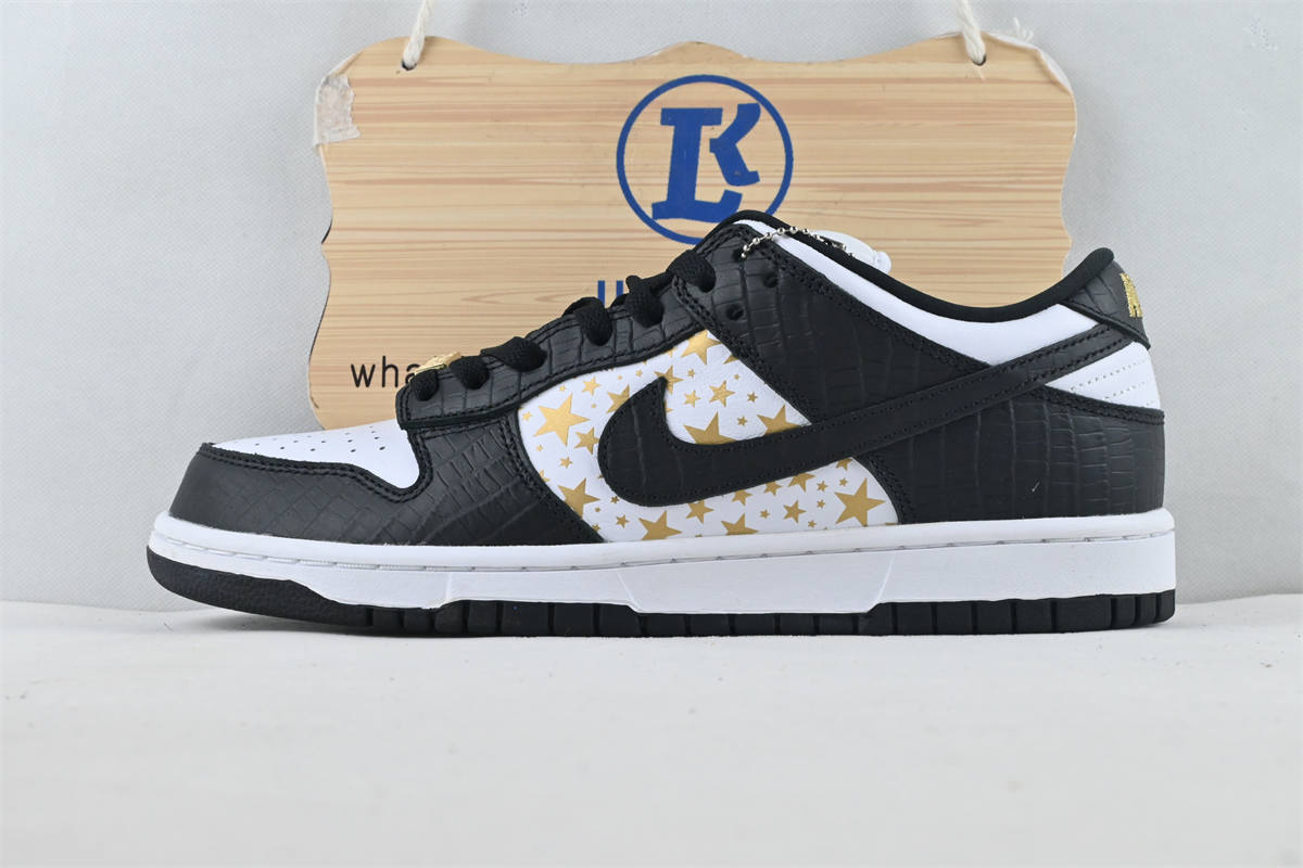 Nike SB Dunk Low Metallic Gold