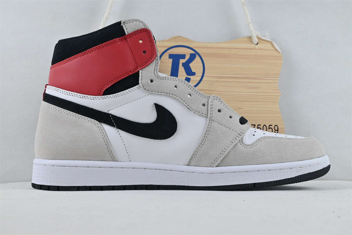 Air Jordan 1 “Light Smoke Grey”