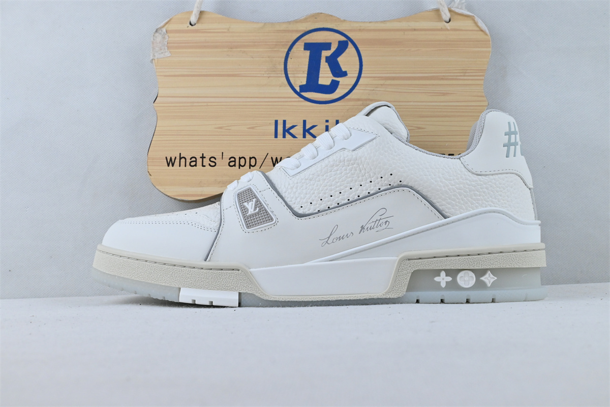 L0vis Vvtt0n Trainer White Signature