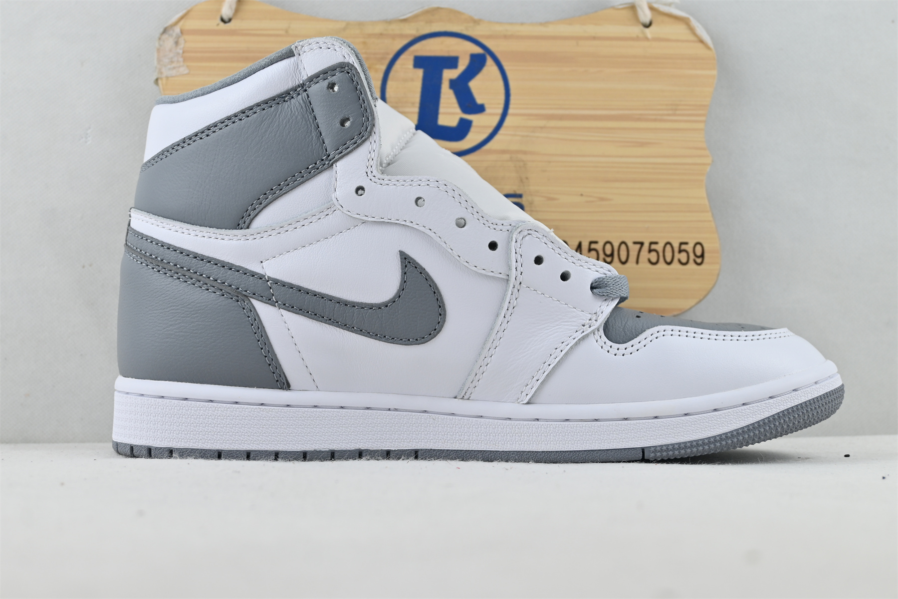 Air Jordan 1 High Stealth