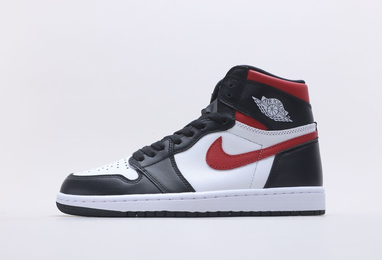 Air Jordan 1 Retro High “Black Toe”