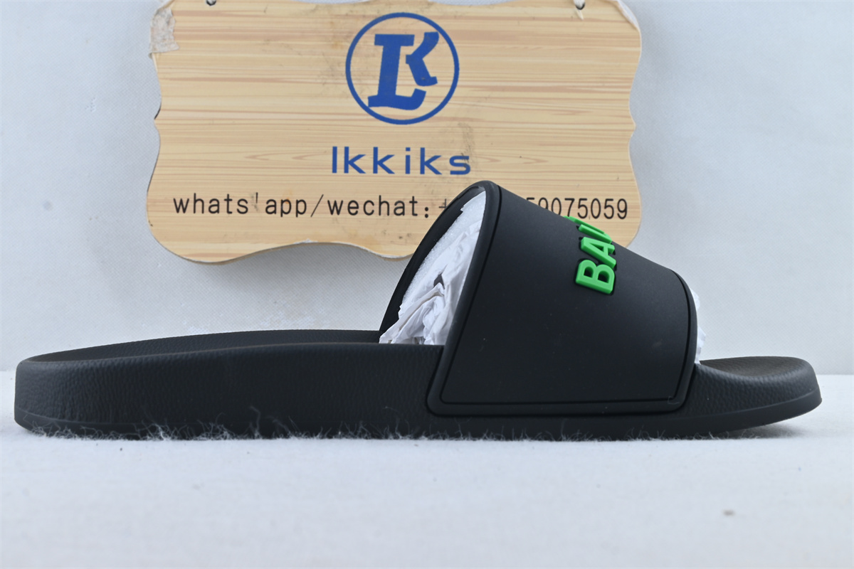 Ba1en*iaga Pool Slide Black Fluo Green