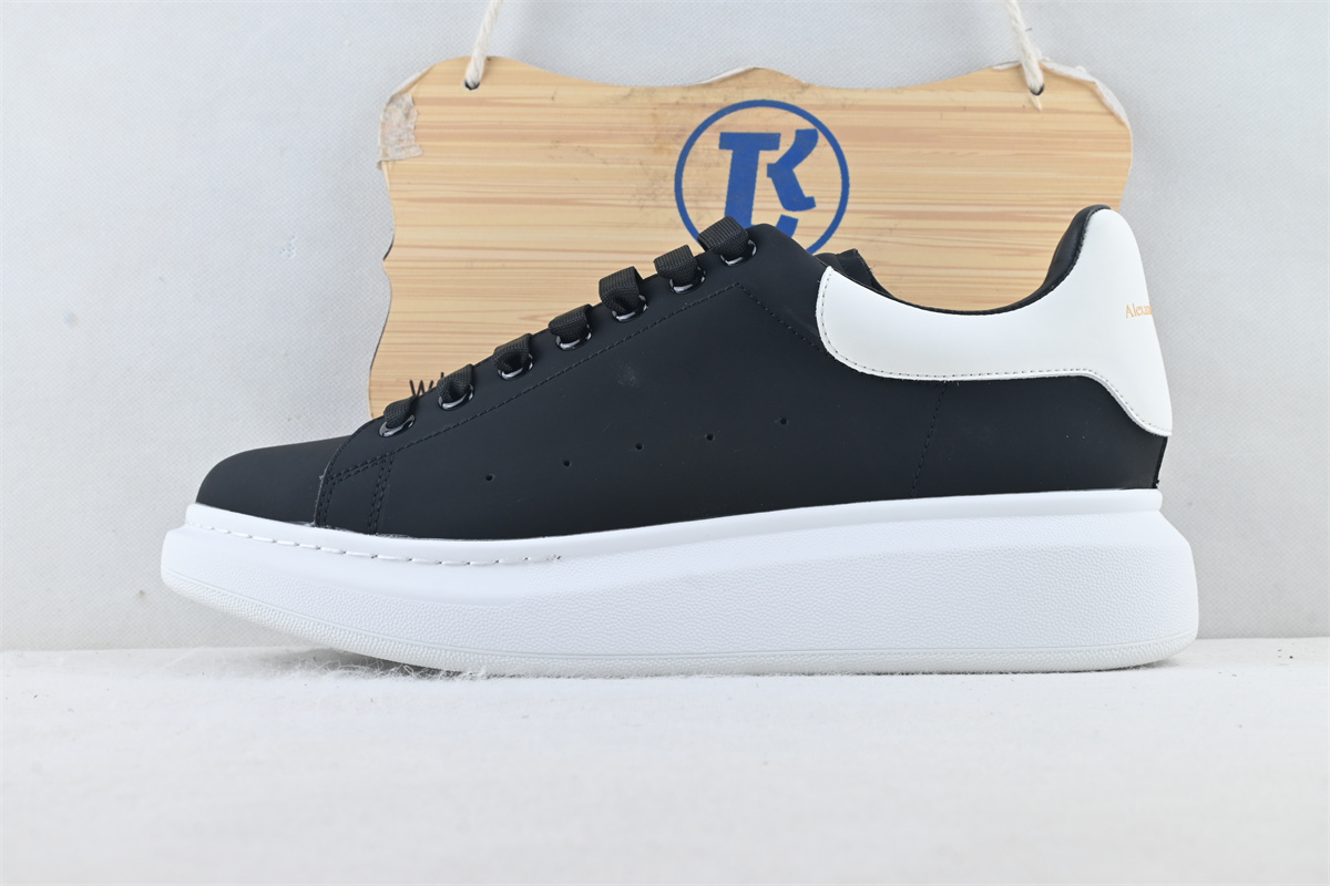 A1exa*der Mcqv*en Oversized Black White