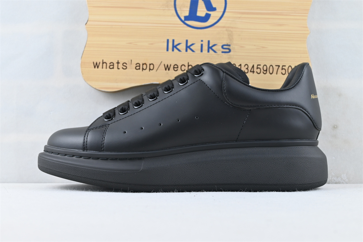 A1exa*der Mcqv*en Oversized Black