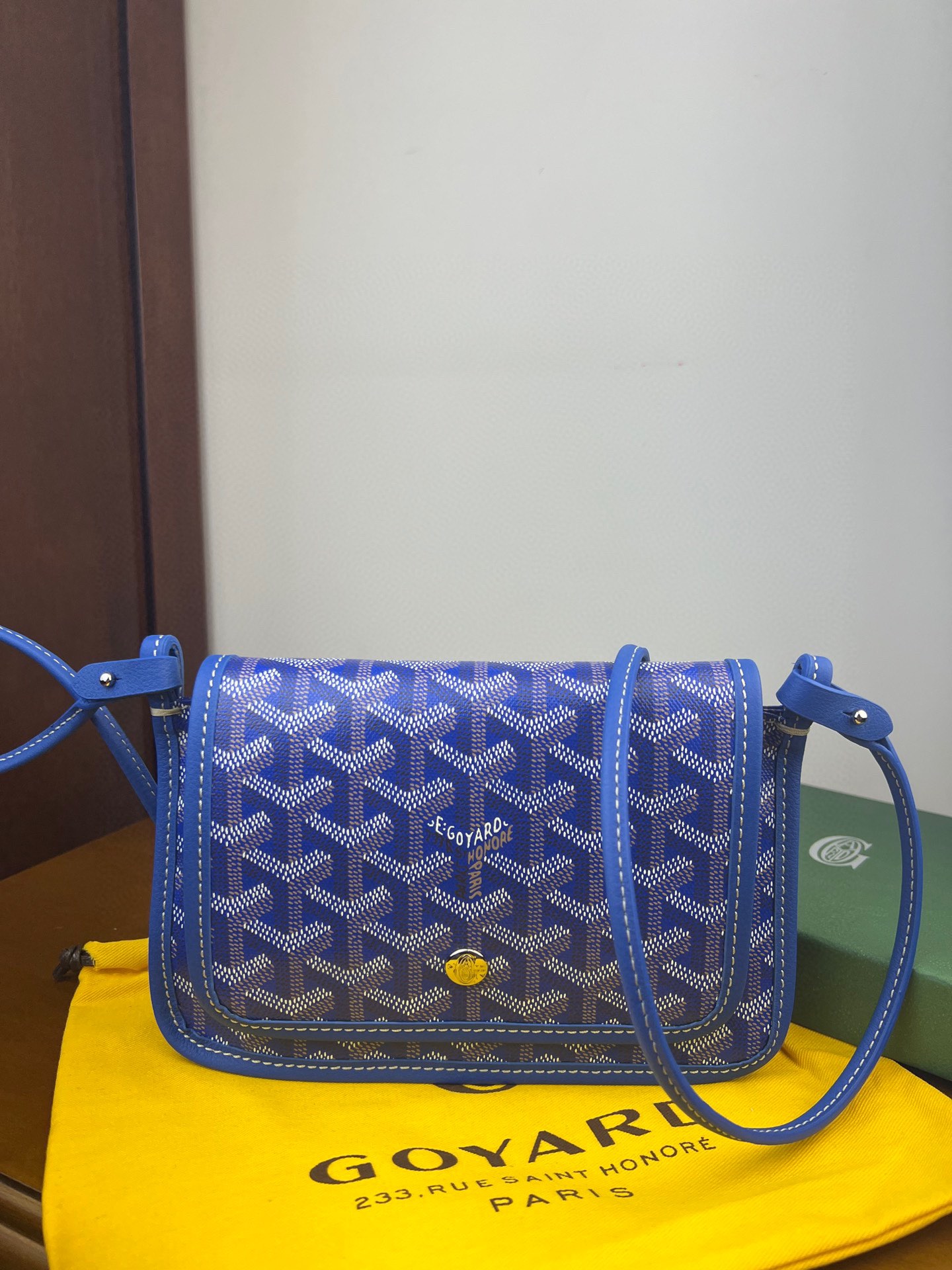 G09ard Plumet Pouch Sky Blue ( 5.5H 8W 0.9D)