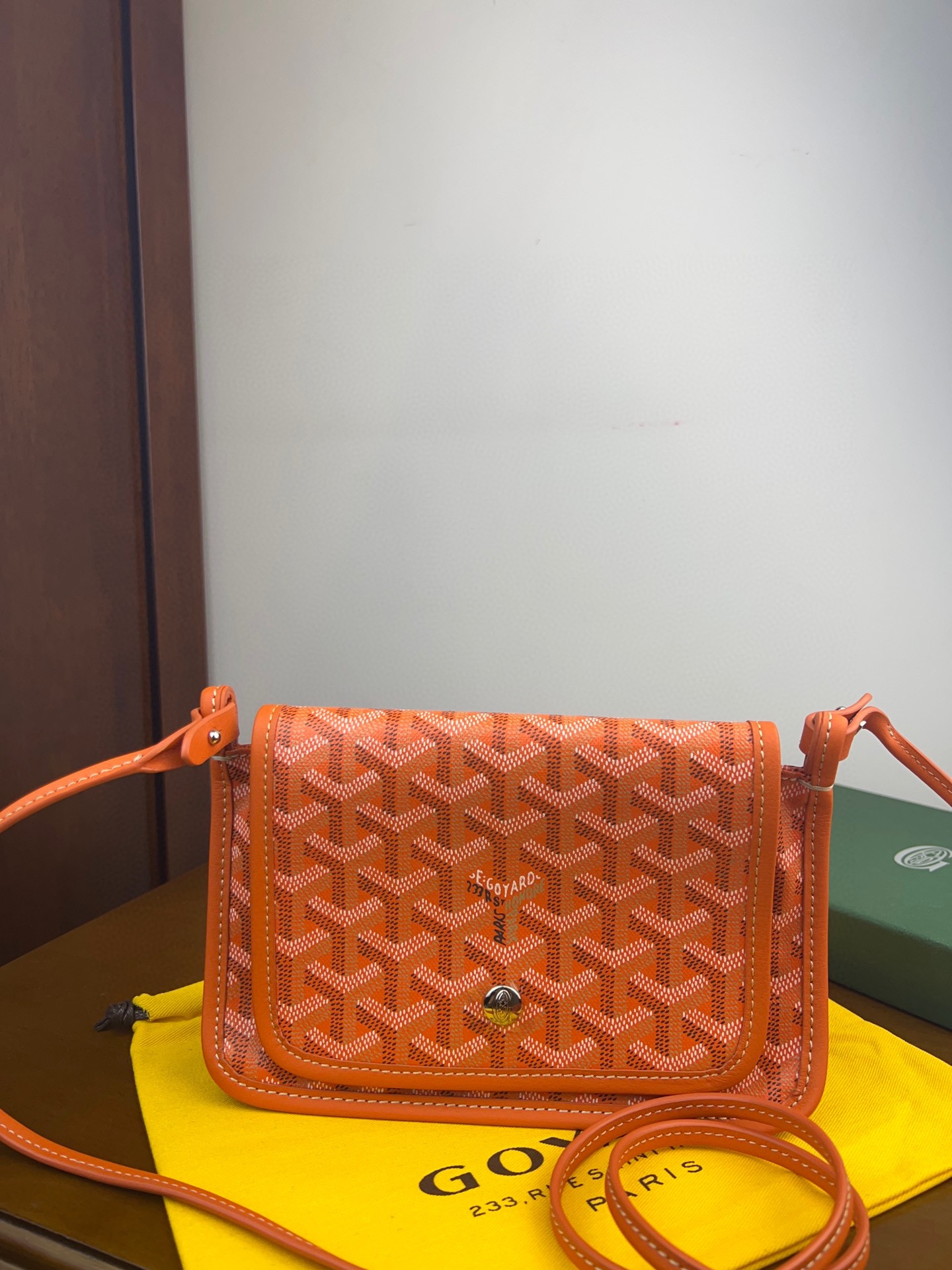 G09ard Plumet Pouch Orange ( 5.5H 8W 0.9D)