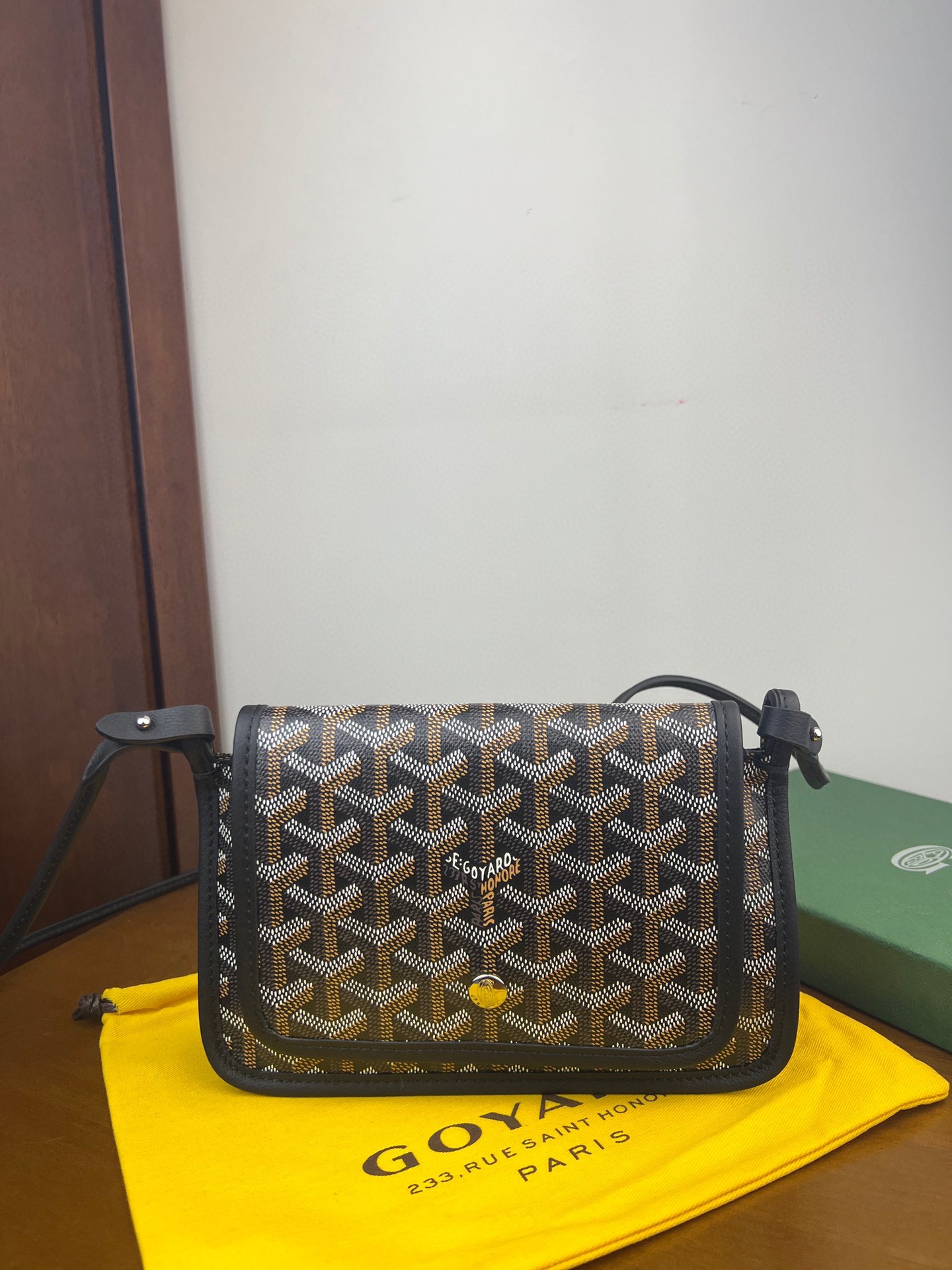 G09ard Plumet Pouch Black  ( 5.5H 8W 0.9D)