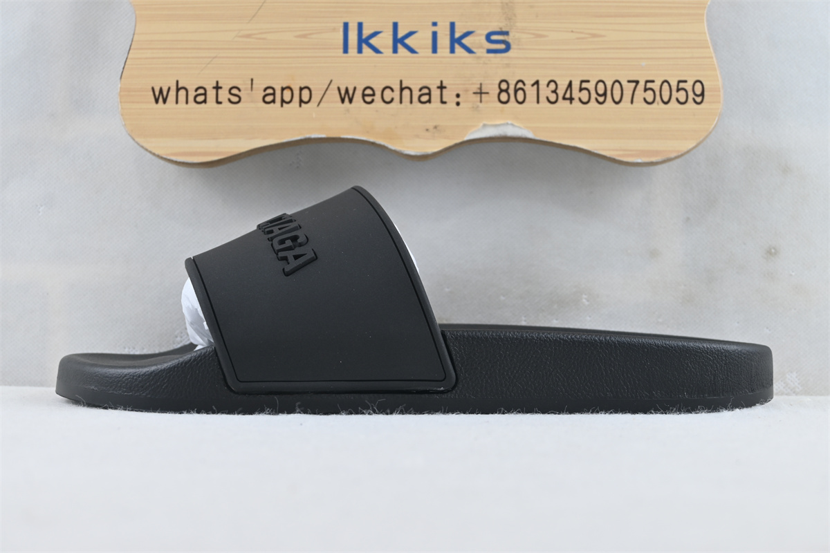 Ba1en*iaga Pool SIides Black