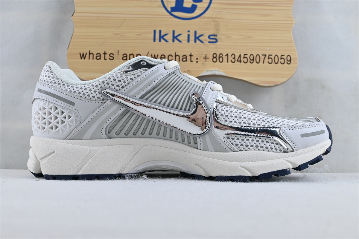 Nike Zoom Vomero 5 Photon Dust Metallic Silver
