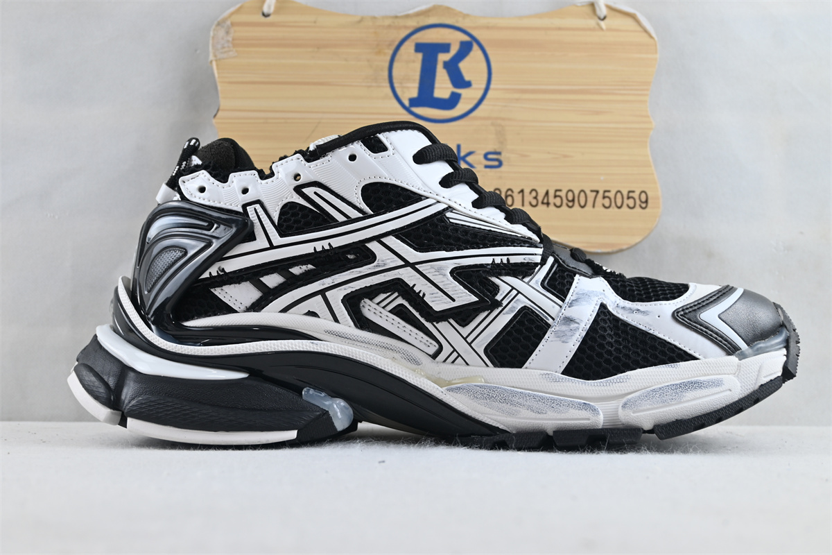 Ba1en*iaga Runner White Black White