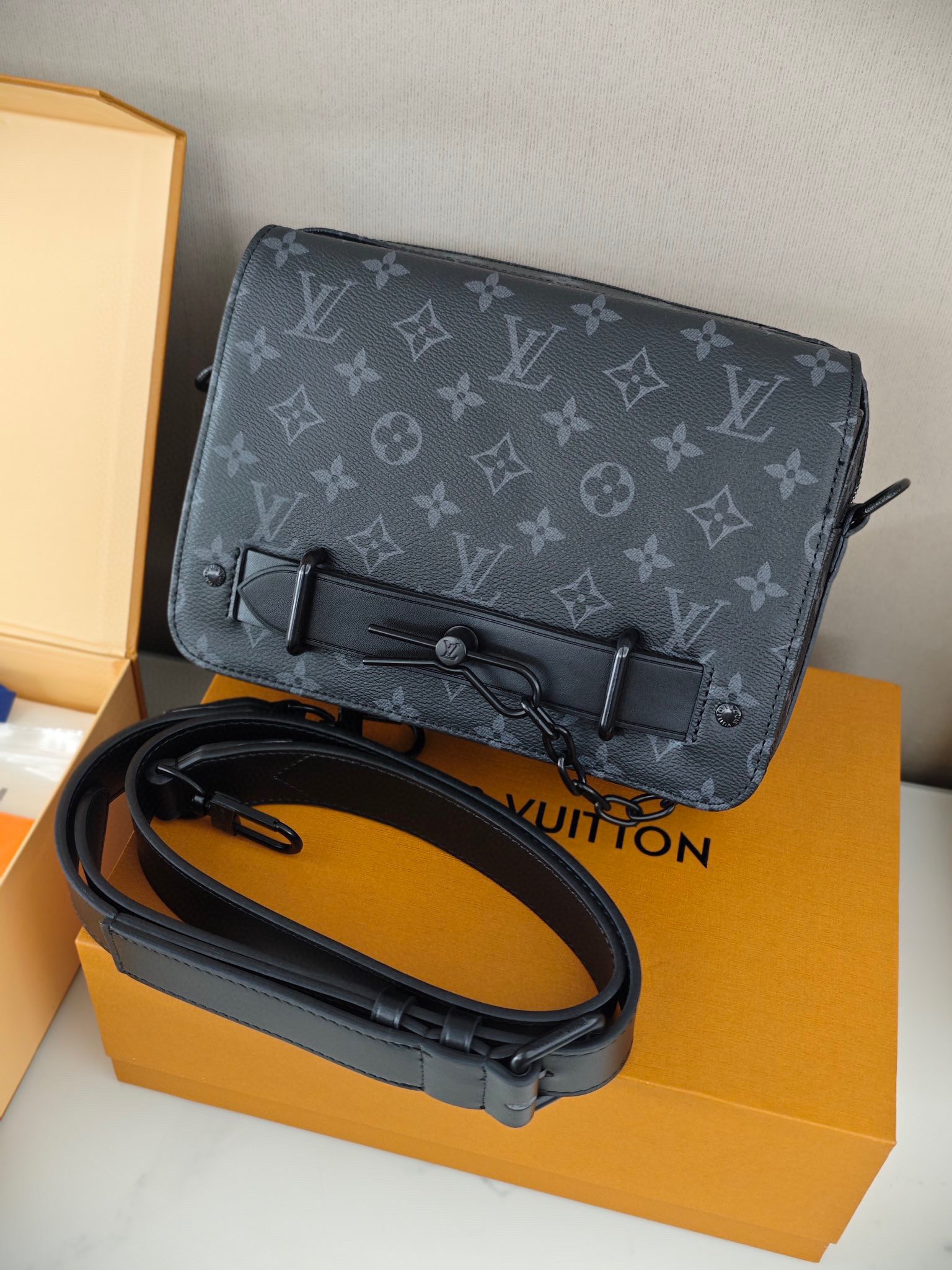 L0vis Vvtt0n Steamer