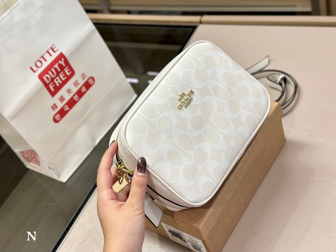 Chr1st1an D10r Lady D10r