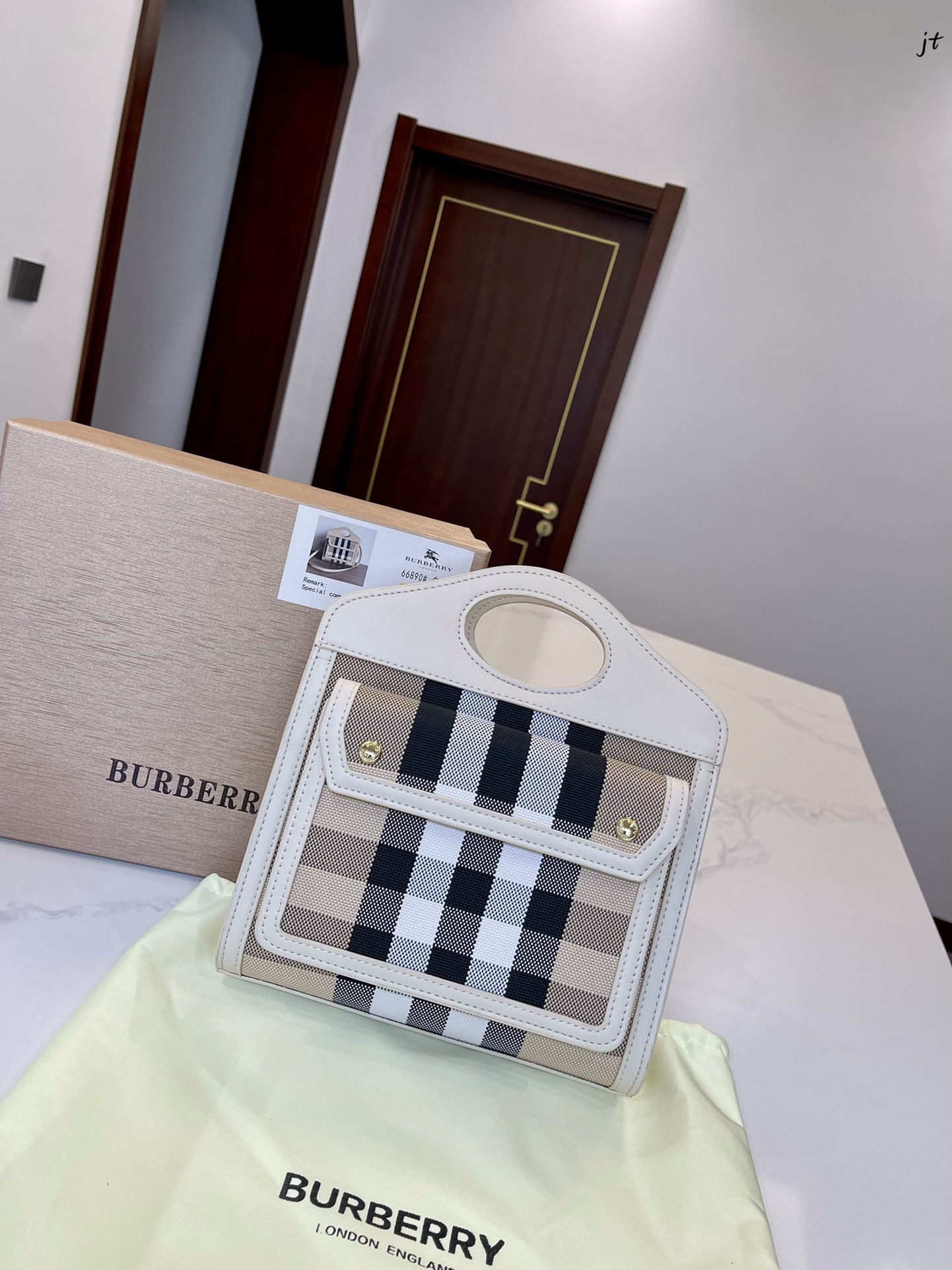 Bv*b*rry Mini Pocket