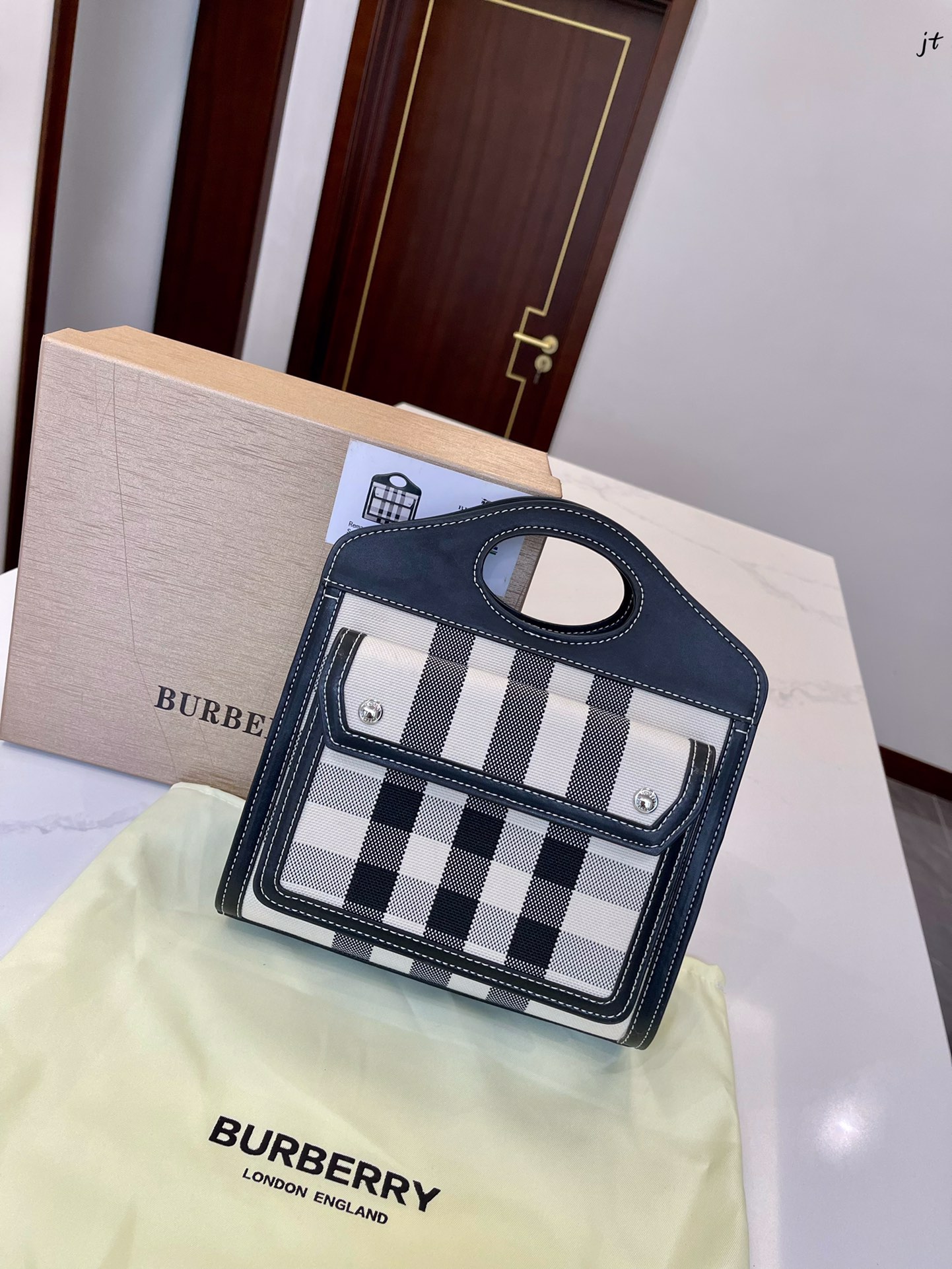 Bv*b*rry Mini Pocket