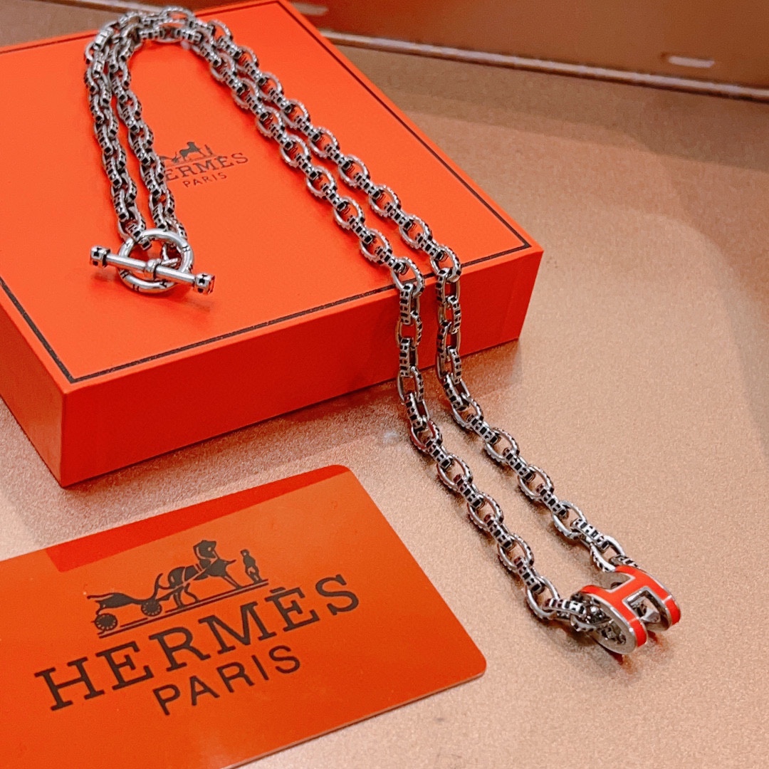 H**me5 Necklace