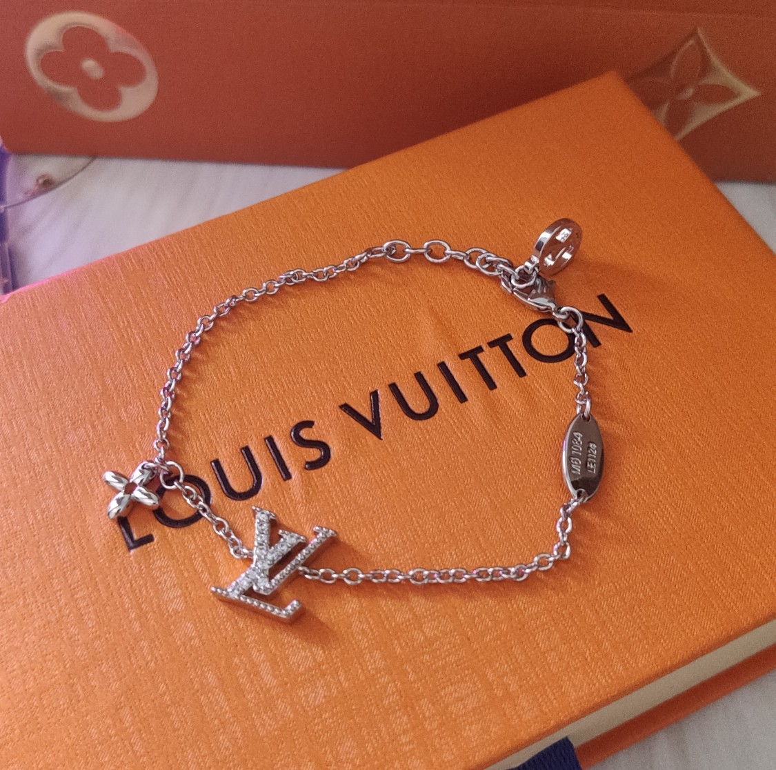 L0vis Vvtt0n Bracelet