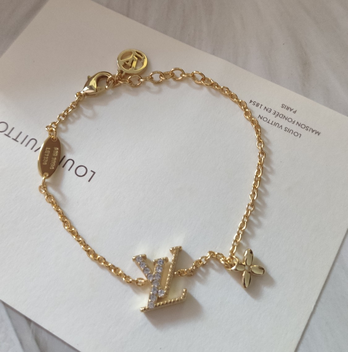 L0vis Vvtt0n Bracelet