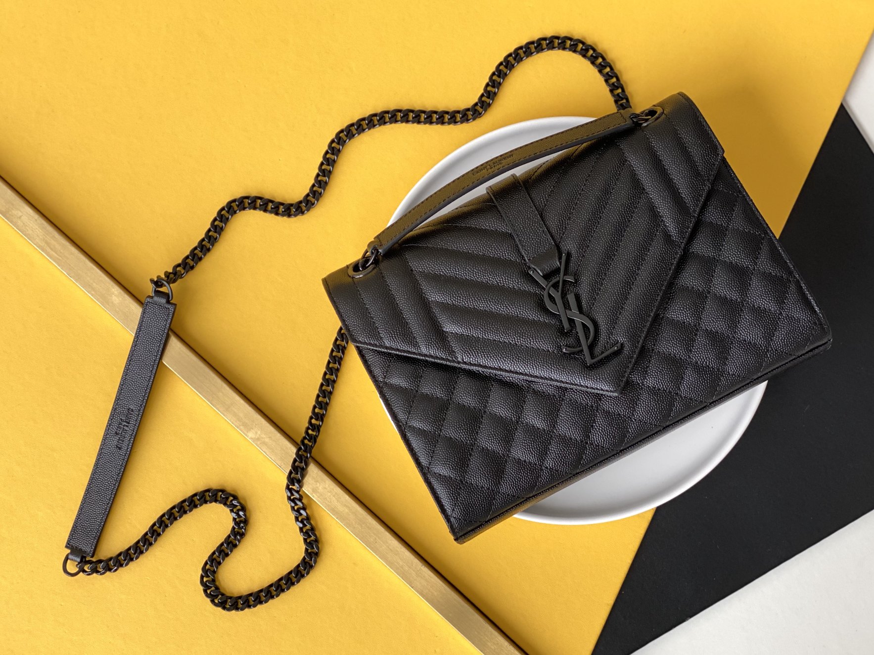 Sa1nt Lau*nt Medium Quilted Textured-Leather Envelope Shoulder Bag in Black with Black Hardware