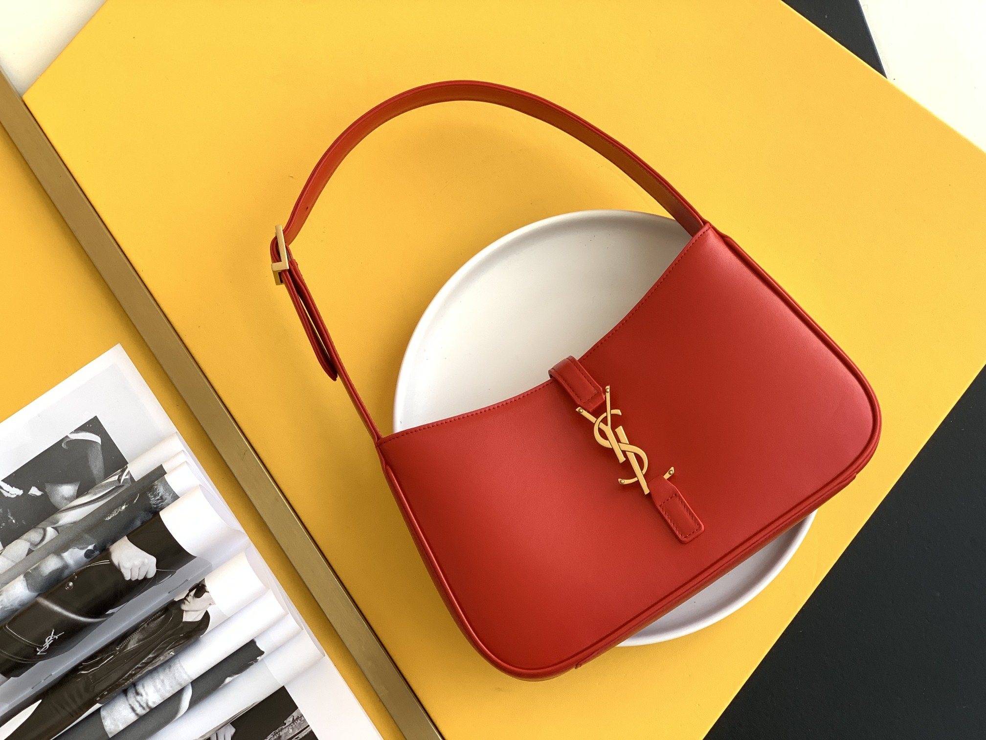 Y51 LE 5 À 7 Hobo Leather Bag Red Small