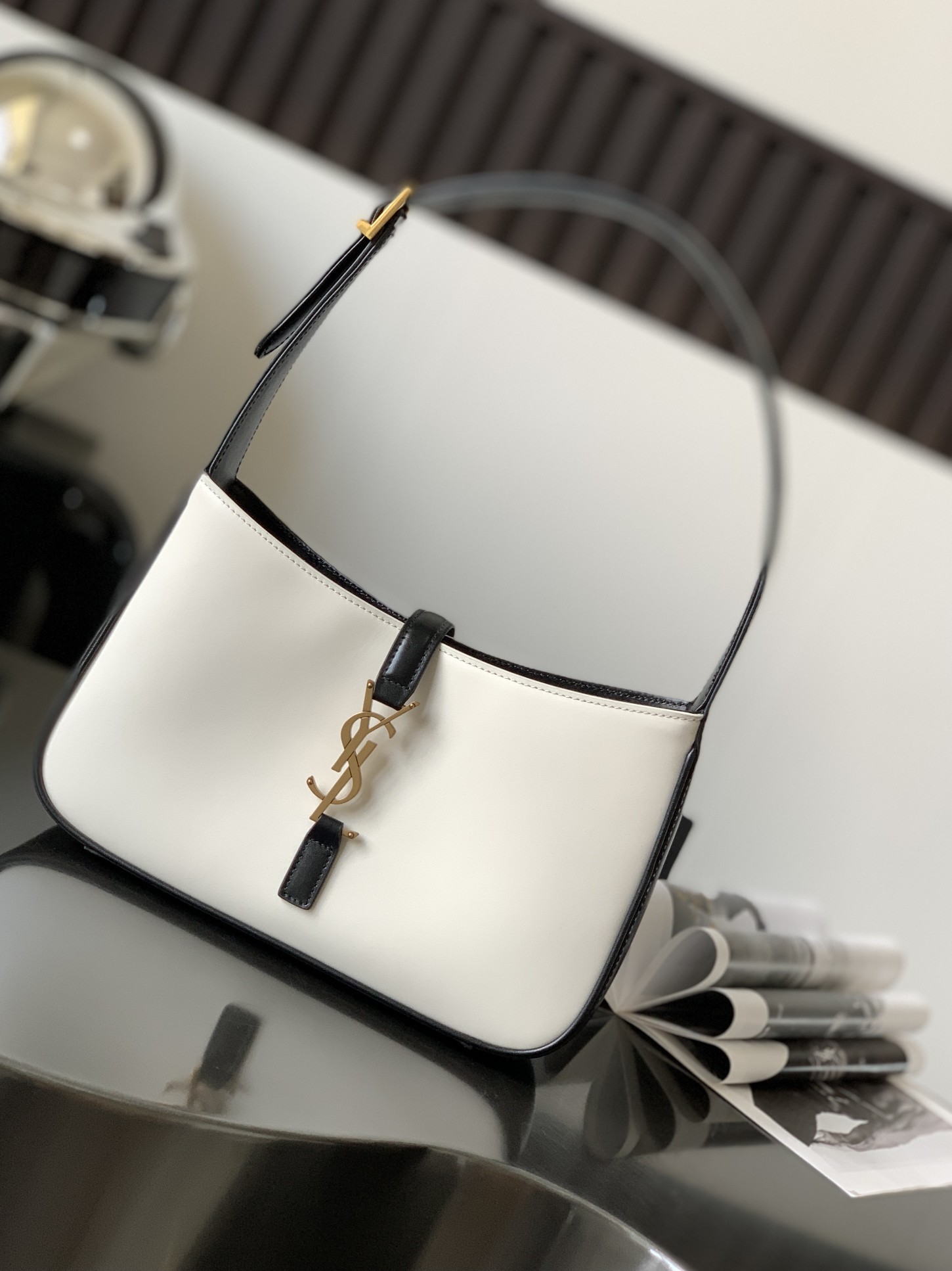 Contrast Binding Metallic Accent Elegant Single Shoulder Bag