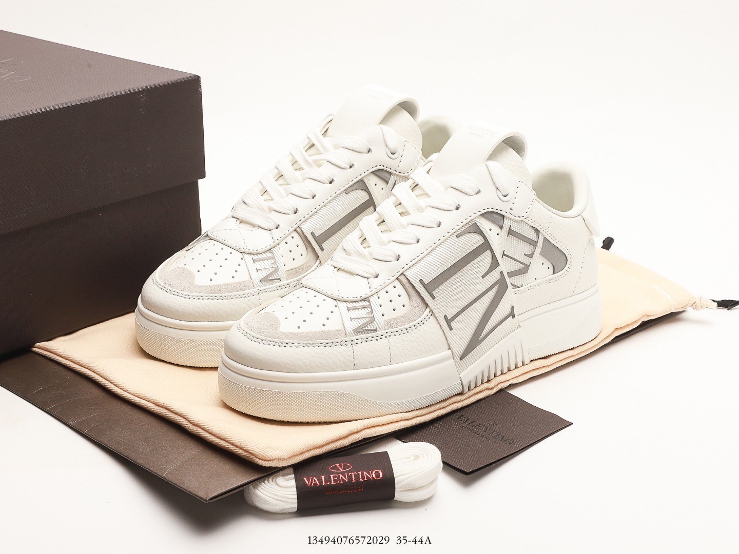 Va1e*ntin0 VL7N Low-Top Calfskin