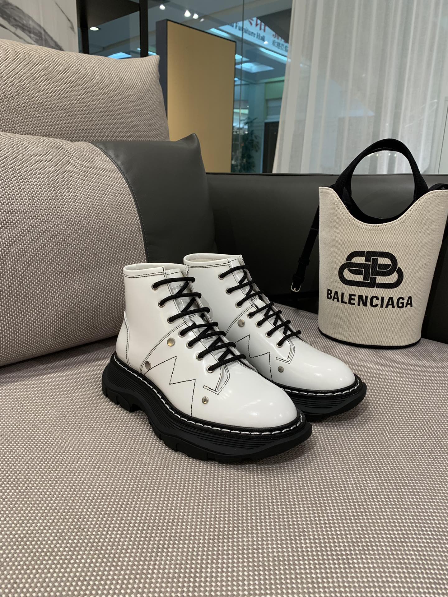 A1exa*der Mcqv*en Boots