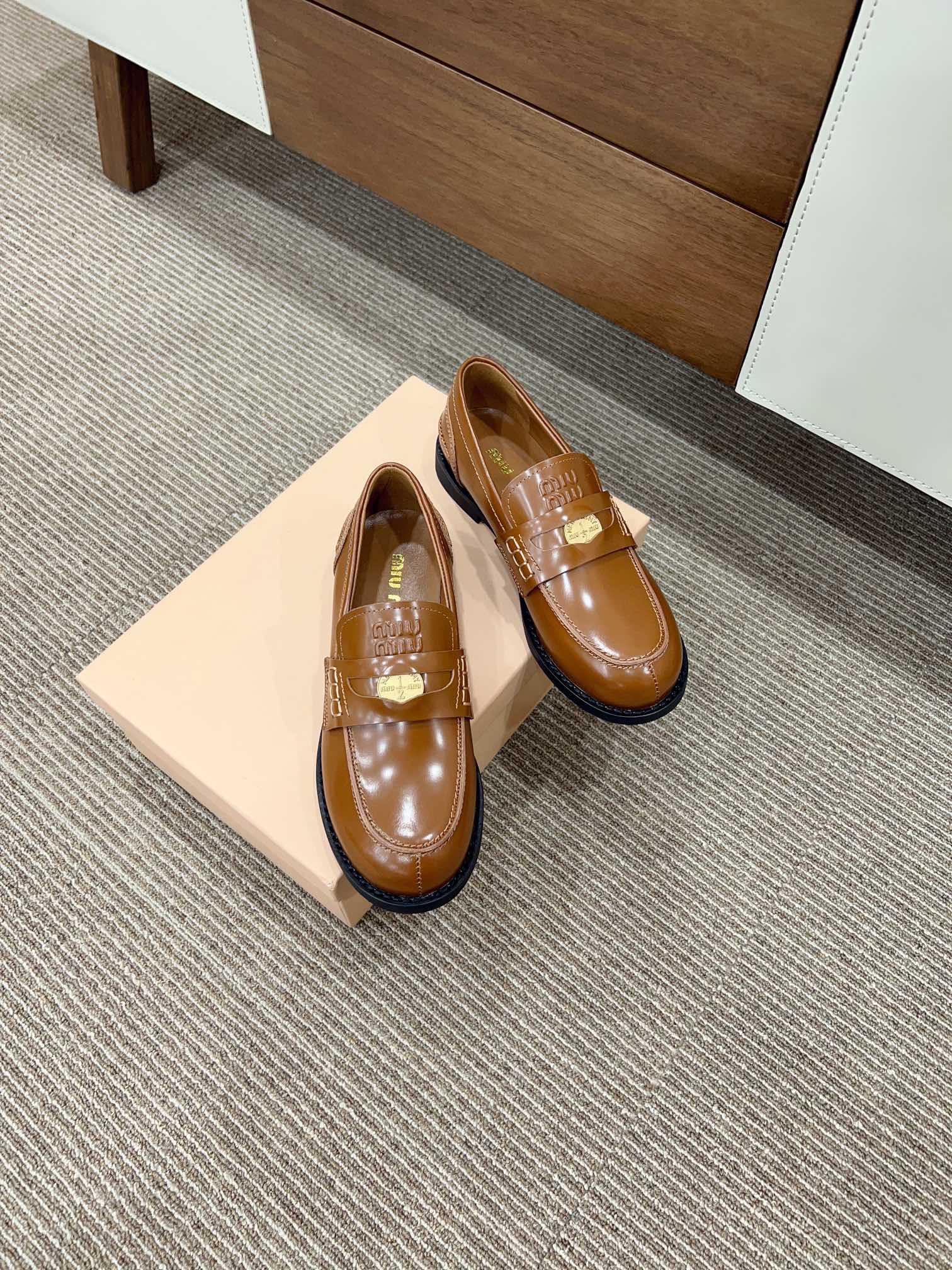 M1um1u Loafer Shoes