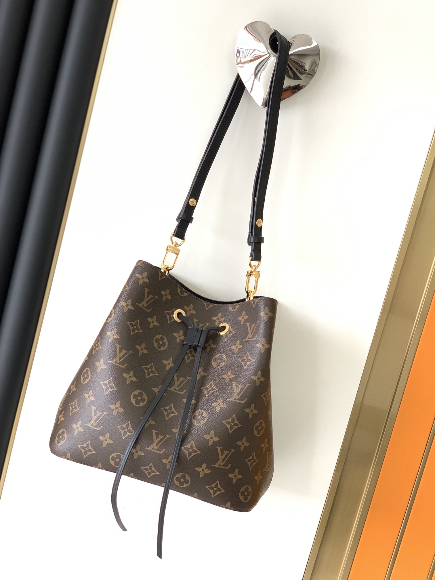 L0vis Vvtt0n Neo Noe Monogram Shoulder Bag