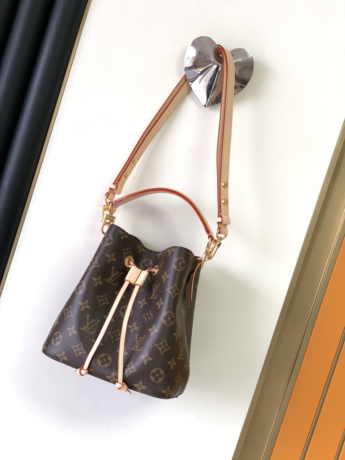 L0vis Vvtt0n Neo Noe Monogram Shoulder Bag