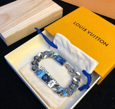 L0vis Vvtt0n Bracelet