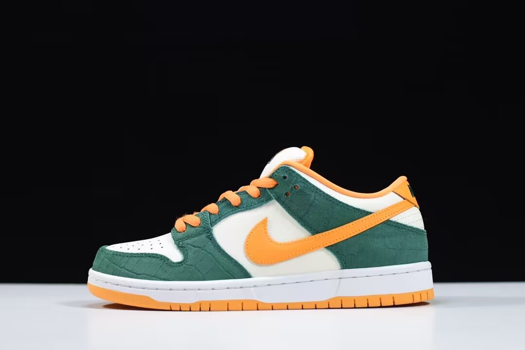 NIKE SB DUNK LOW LEGION PINE KUMQUAT