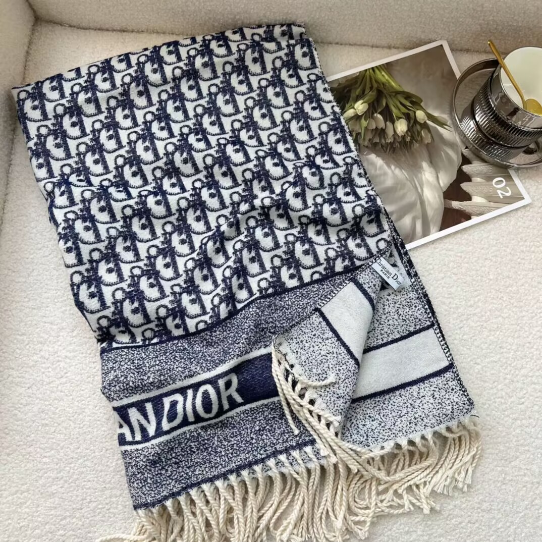 D10r Scarf