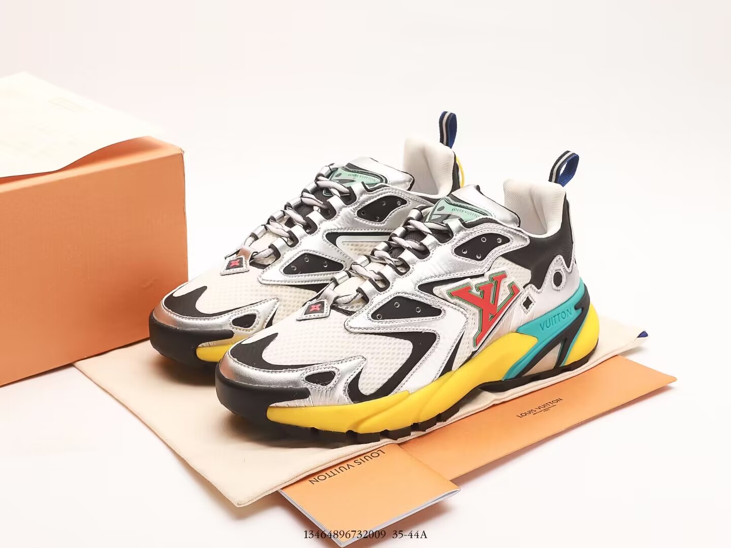 L0vis Vvtt0n Sneaker