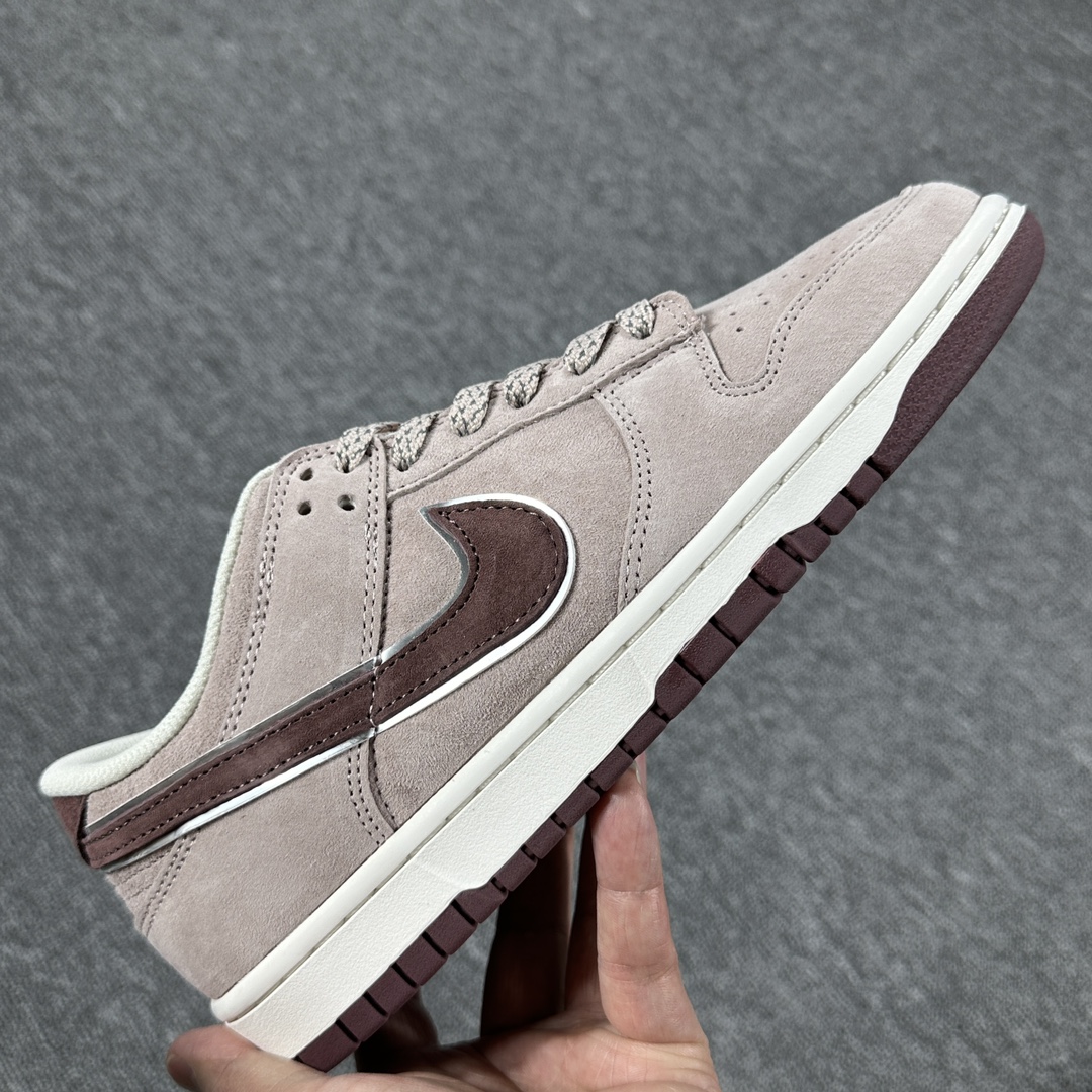 Nike Dunk SB Low brown