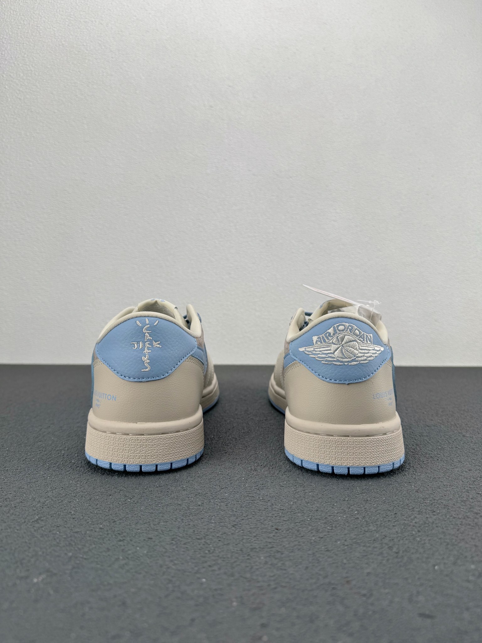 L0vis Vvtt0n X Nike Air Jordan 1 Low Travis Scott