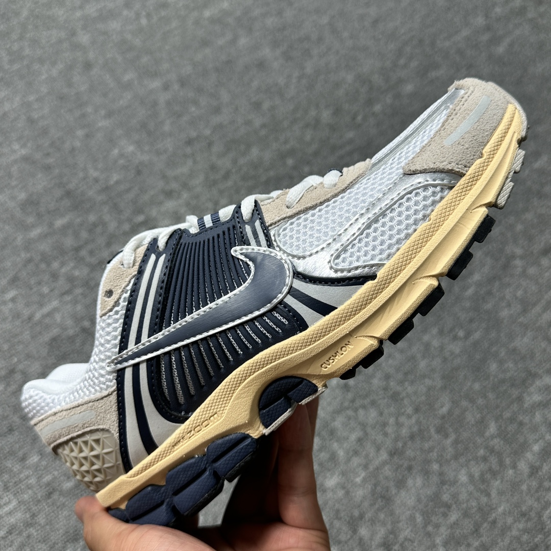 NIKE ZOOM VOMERO 5