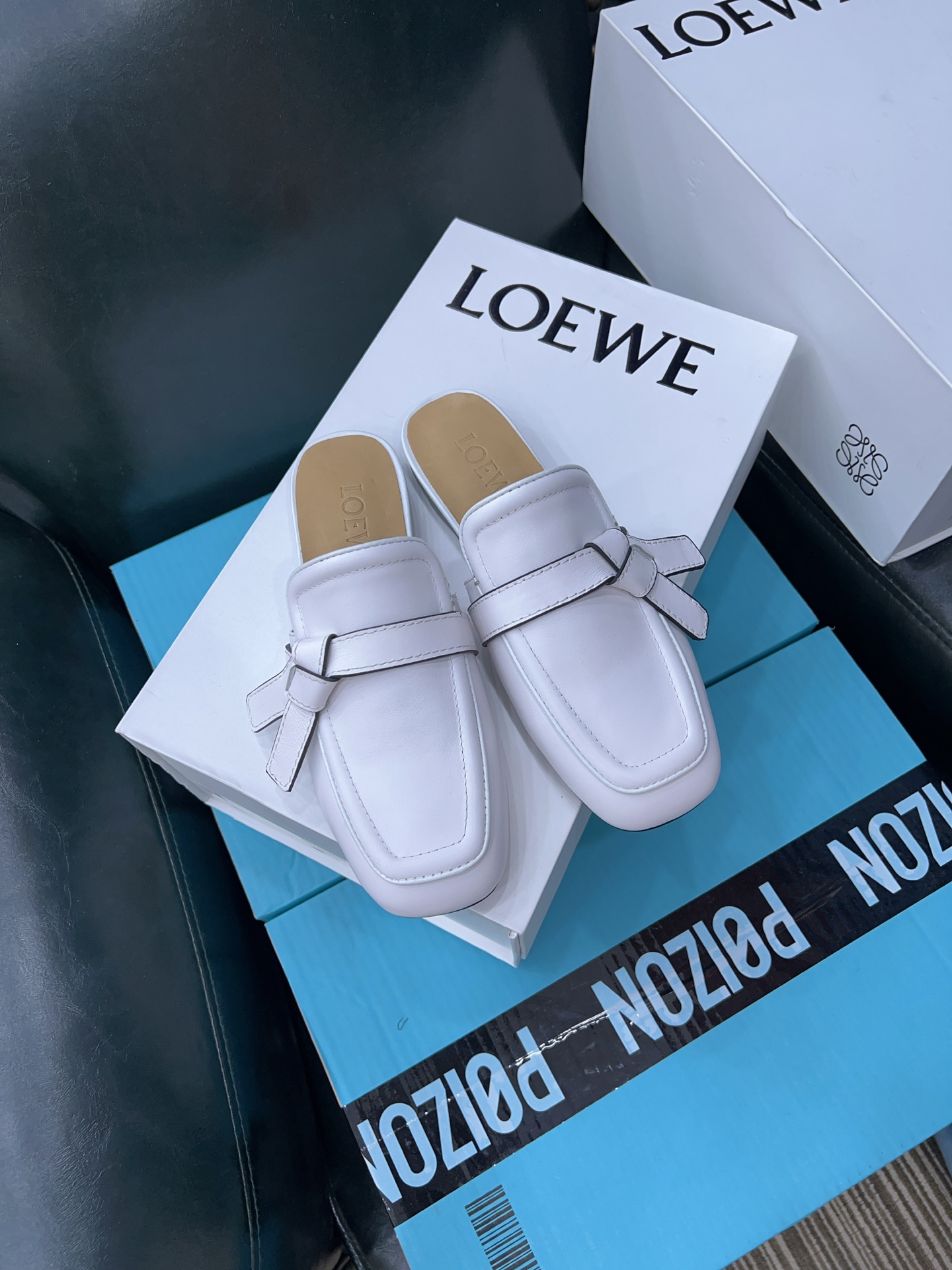 L0ew* Gate Flat Leather Mules