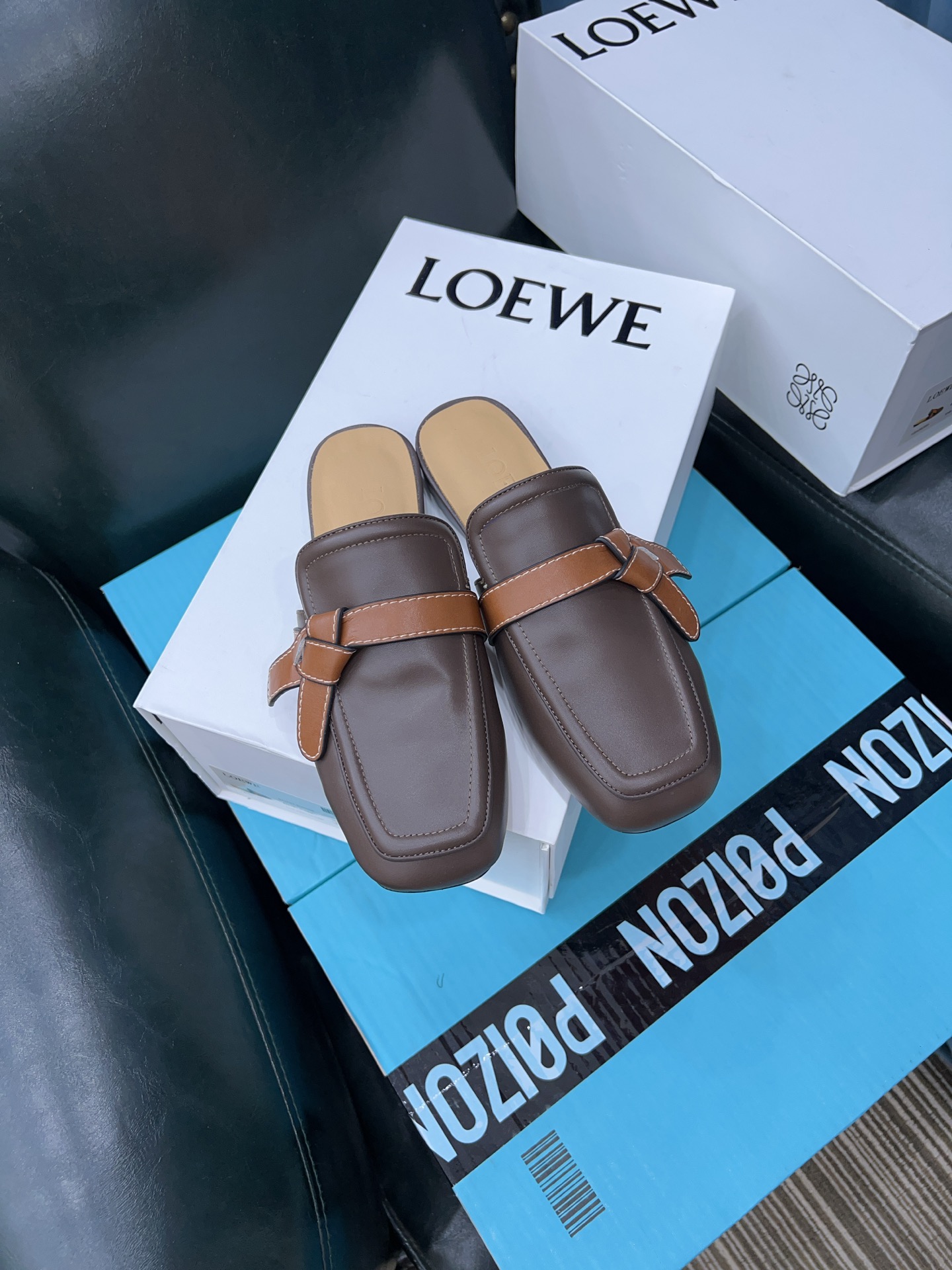 L0ew* Gate Flat Leather Mules