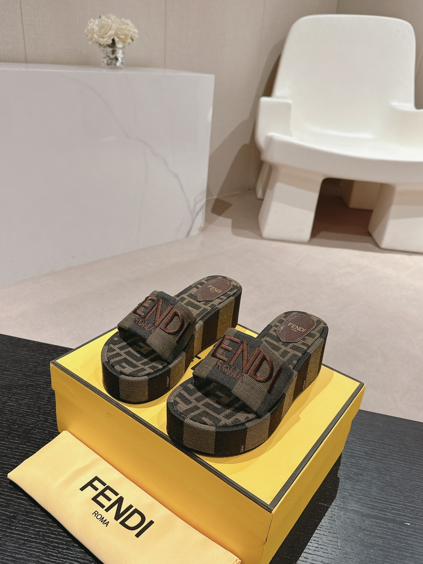 F**di flatform slides