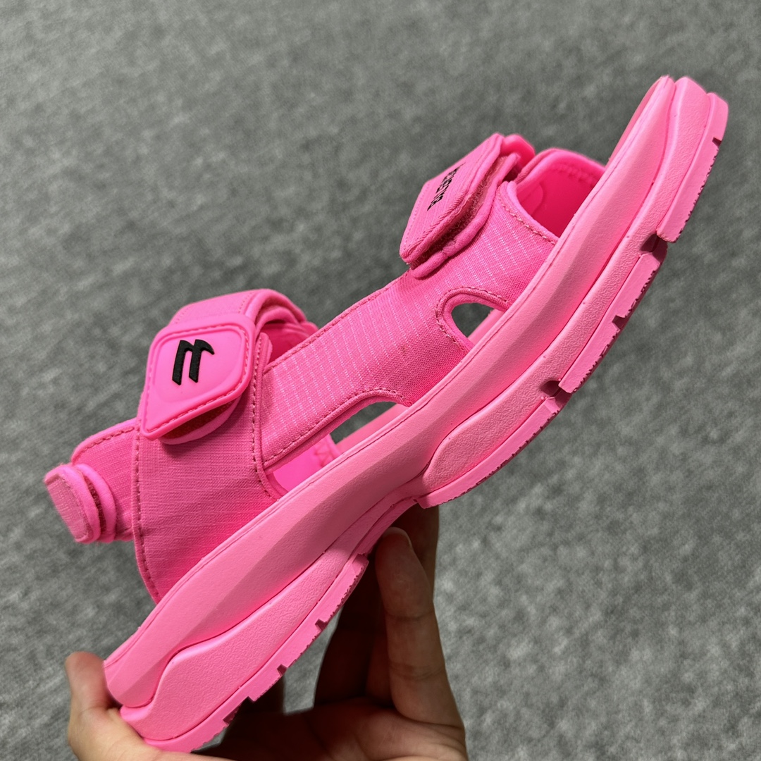 Ba1en*iaga Tourist Sandal