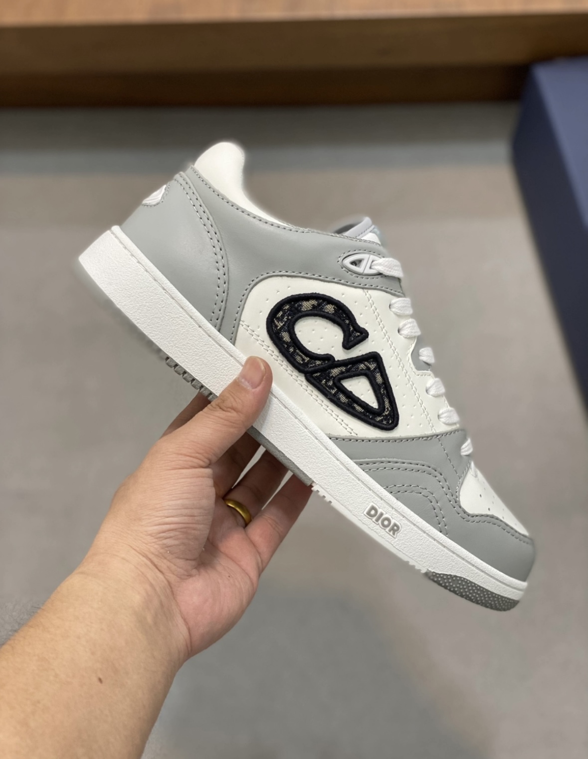 D10r B57 Low-Top Sneaker