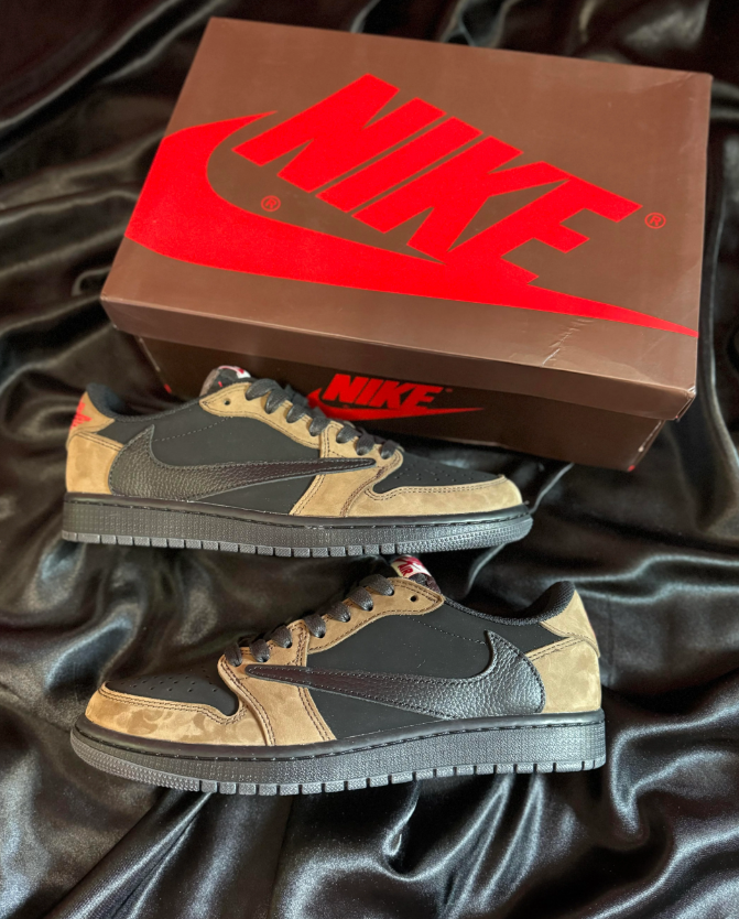 Air Jordan 1 Retro Low Travis Scott