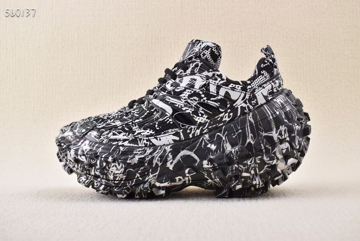 Ba1en*iaga Bouncer graffiti-print