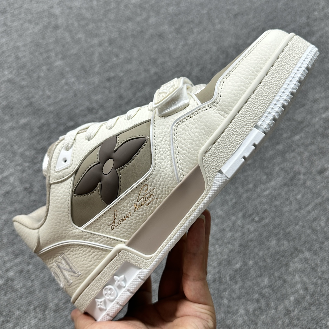 L0vis Vvtt0n LV Trainer Monogram Flower Beige