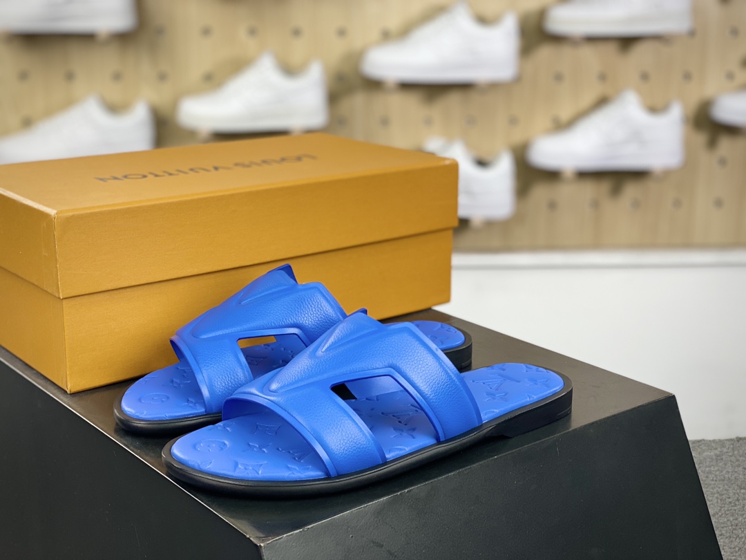 L0vis Vvtt0n slippers