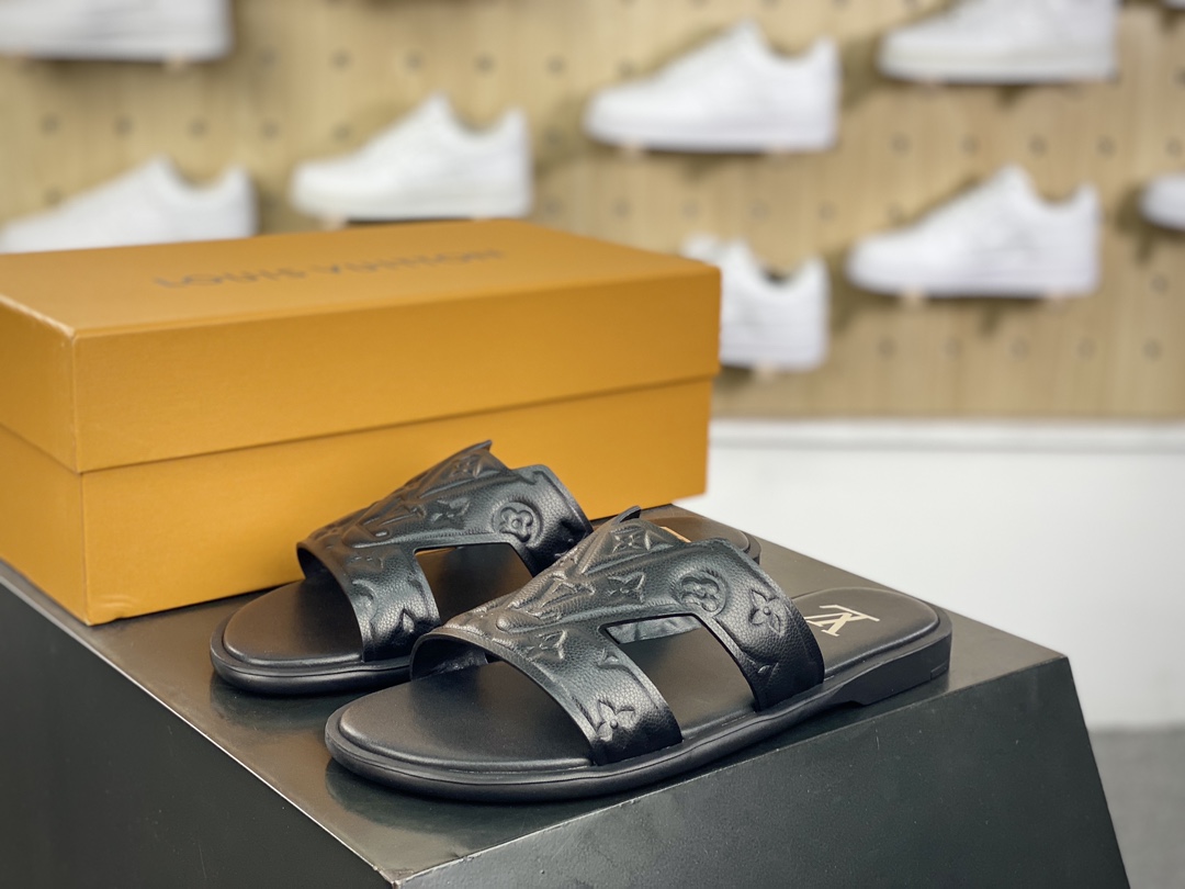 L0vis Vvtt0n slippers