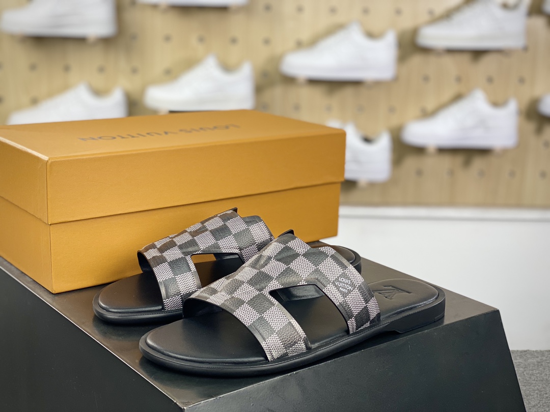 L0vis Vvtt0n slippers