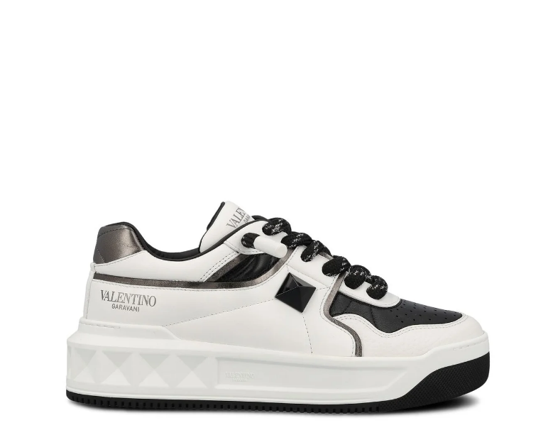 Va1e*ntin0 Va1e*ntin0 Garavani One Stud Low-Top Sneakers