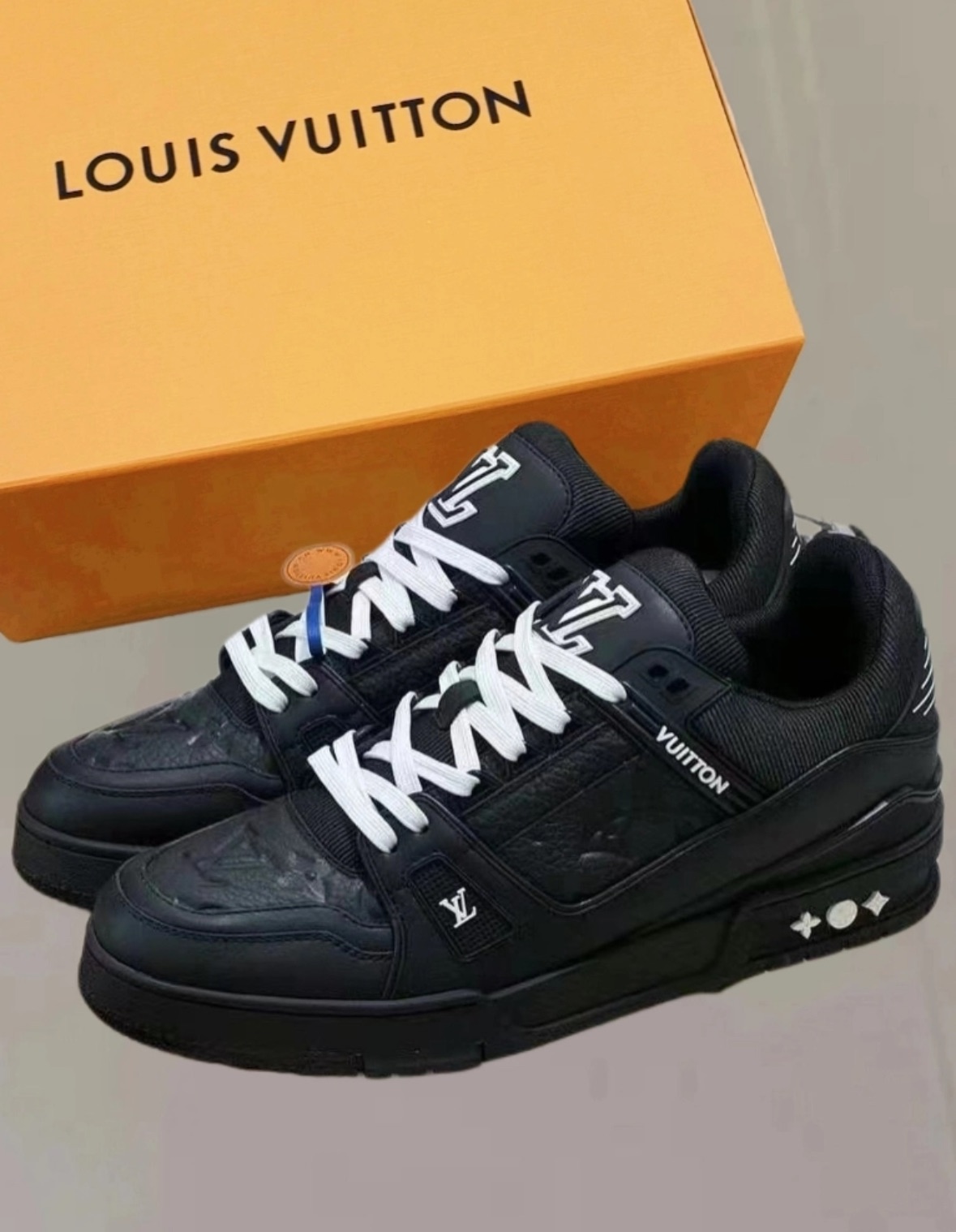L0vis Vvtt0n Trainer Black Embossed Monogram