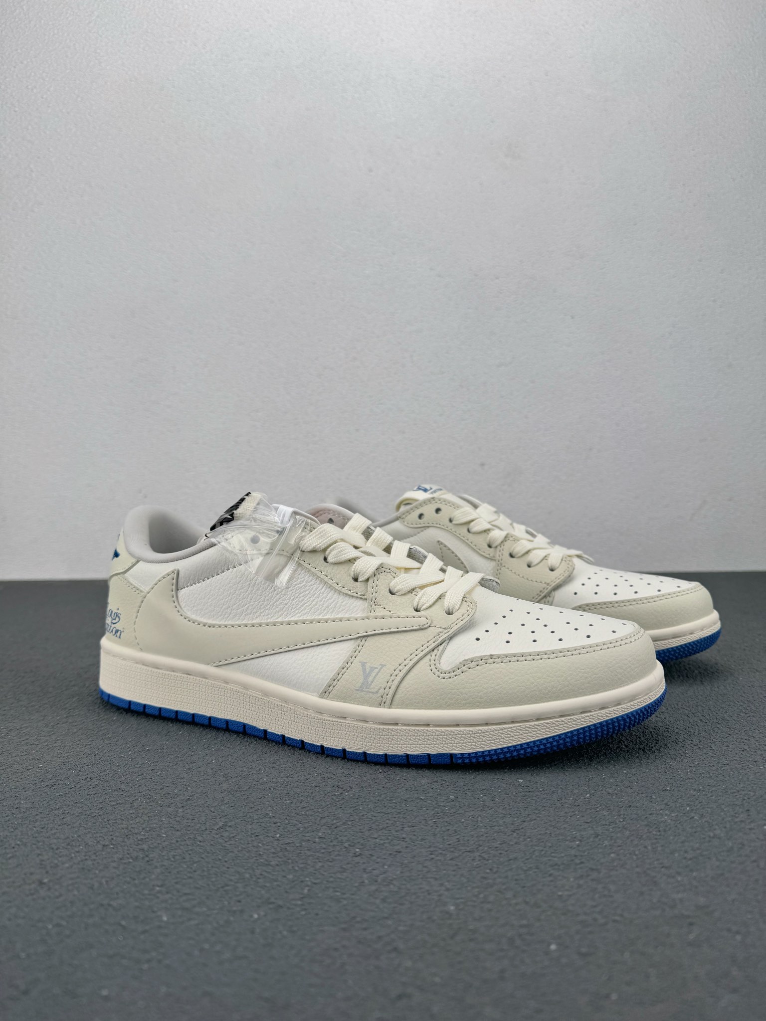 Air Jordan 1 Low x L0vis Vvtt0n